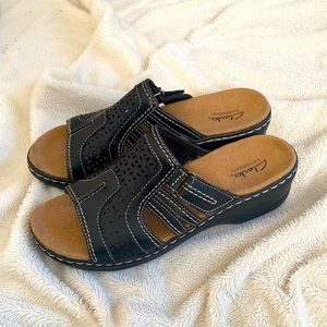 🖤CLARKS🖤Artisan Black Slide Sandals